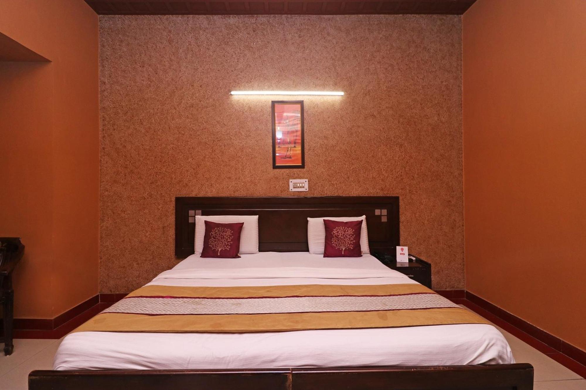 Готель Townhouse Satguru Enclave Road Gurgaon Jamb Екстер'єр фото