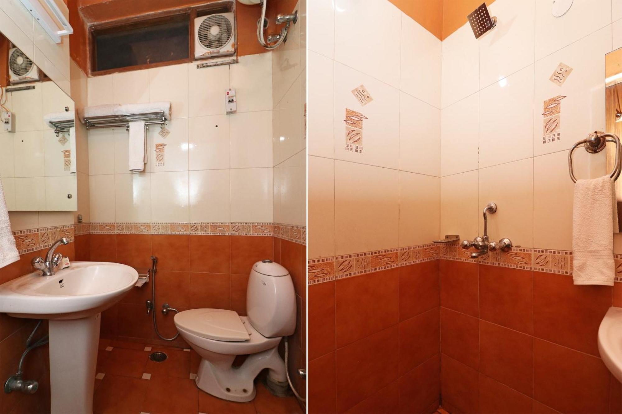 Готель Townhouse Satguru Enclave Road Gurgaon Jamb Екстер'єр фото