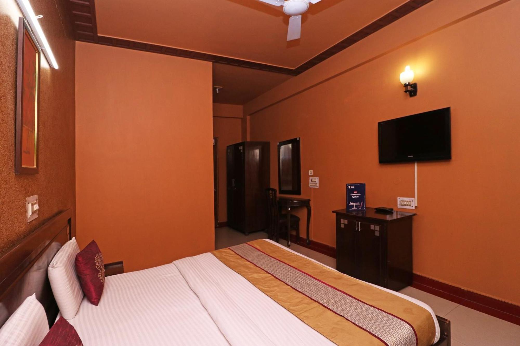 Готель Townhouse Satguru Enclave Road Gurgaon Jamb Екстер'єр фото