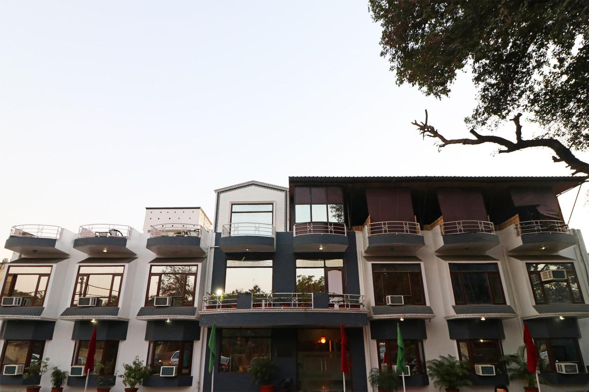 Готель Townhouse Satguru Enclave Road Gurgaon Jamb Екстер'єр фото