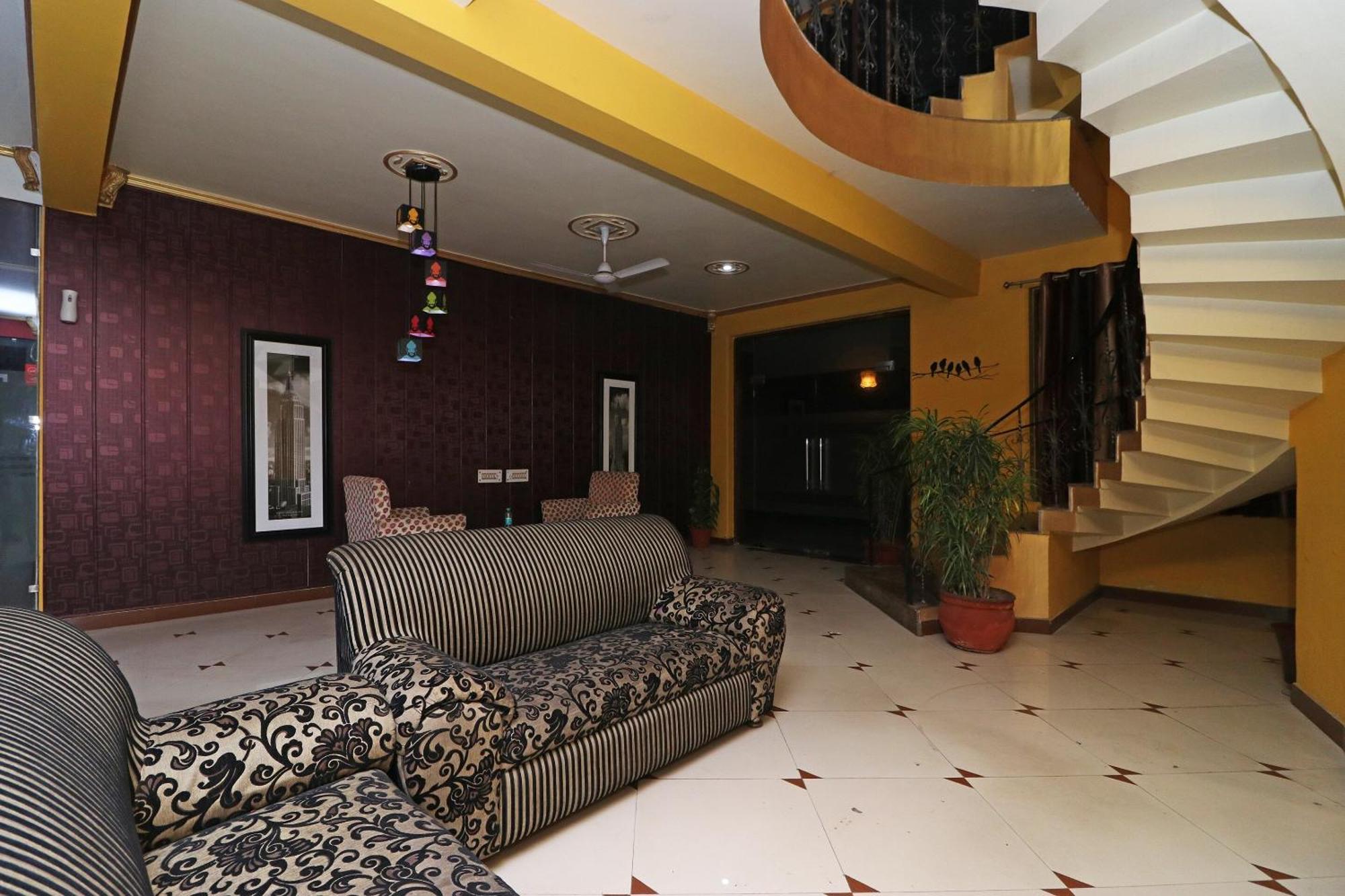 Готель Townhouse Satguru Enclave Road Gurgaon Jamb Екстер'єр фото