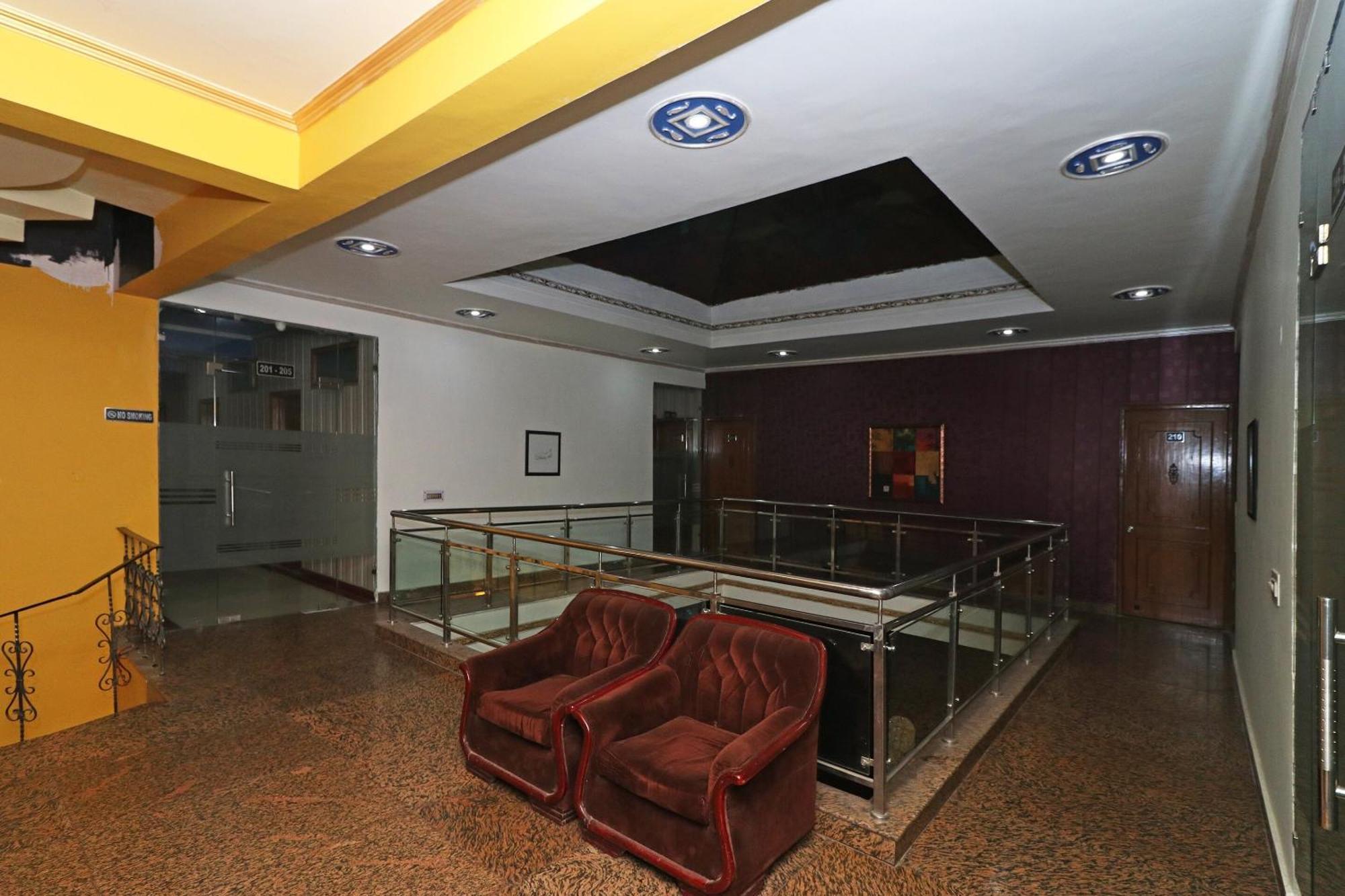Готель Townhouse Satguru Enclave Road Gurgaon Jamb Екстер'єр фото